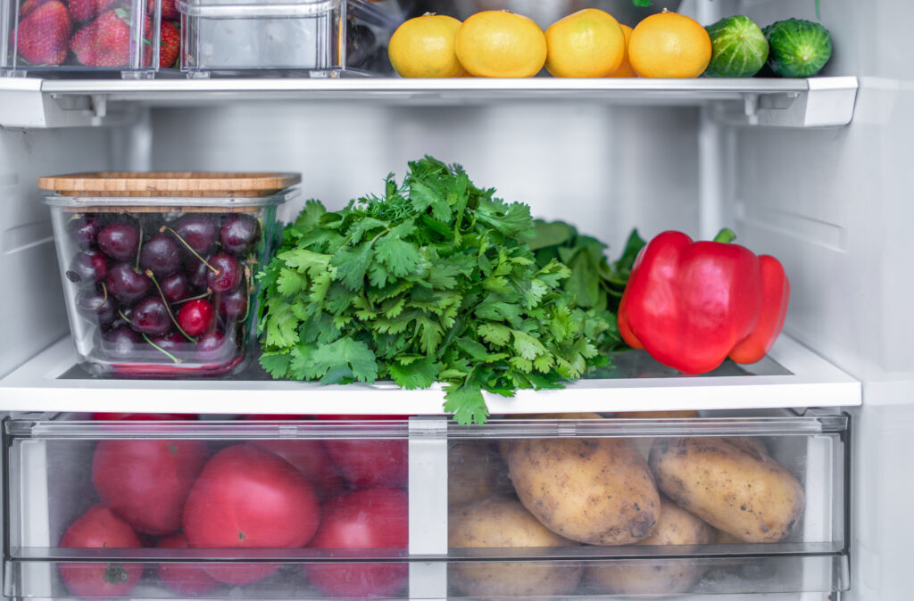 La conservation : bien choisir son réfrigérateur pour une cuisine aménagée fonctionnelle